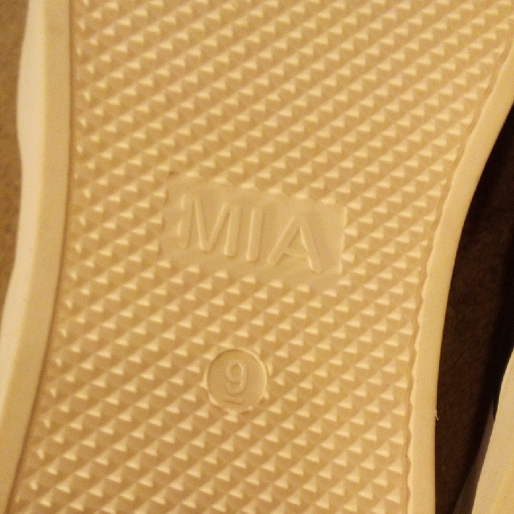 MIA White and Black Women's Sneakers - Picture 7 of 7